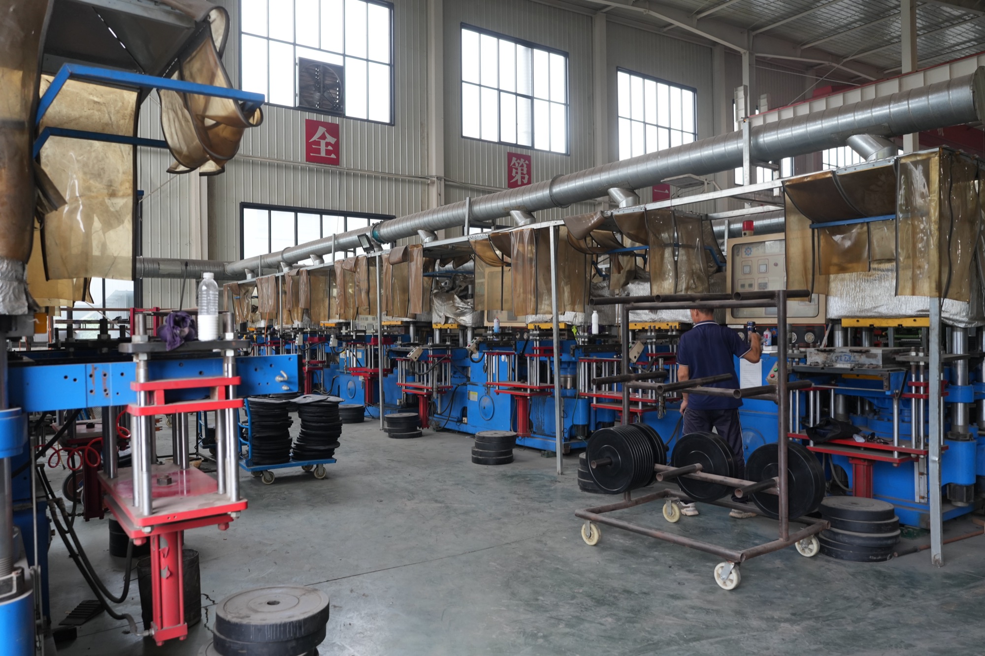 Weight plate production line at the TOPTONS factory